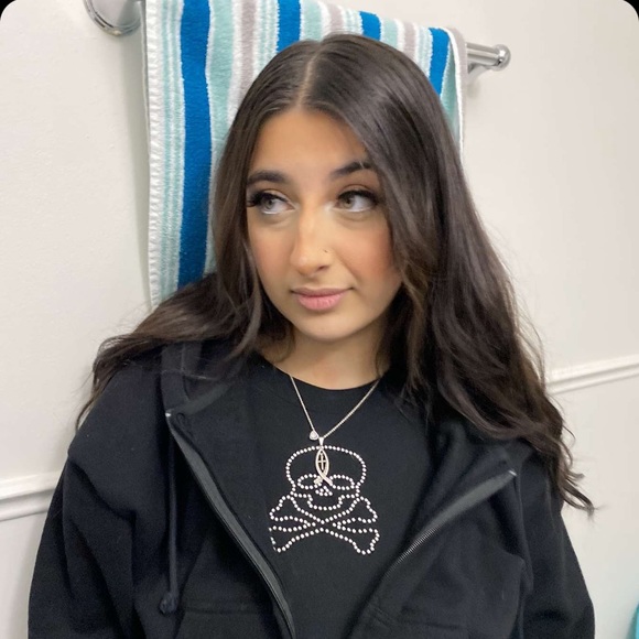 Meet your Posher, Mariam - Picture 1 of 1